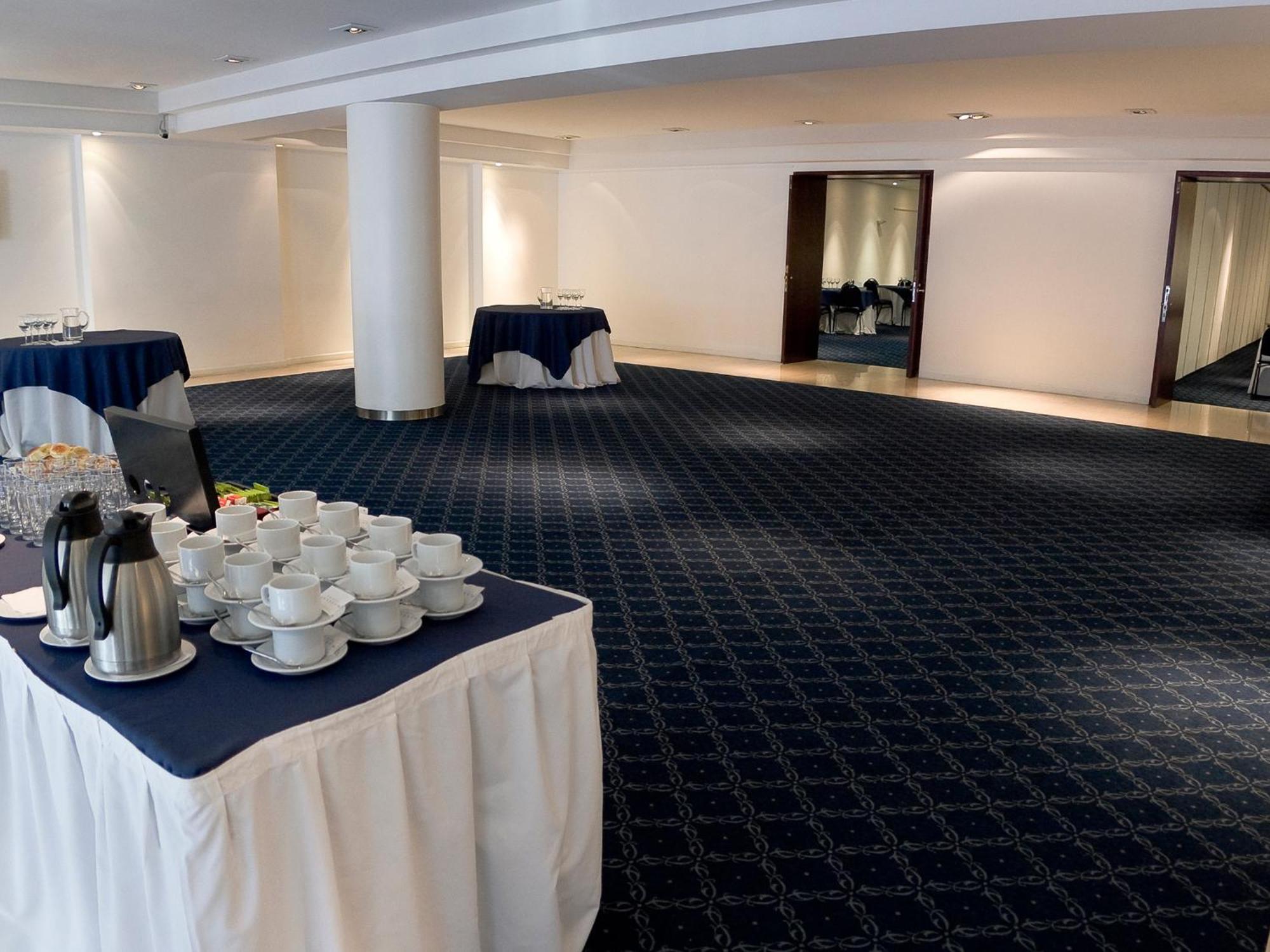 Dazzler By Wyndham Buenos Aires San Martin Hotel Bagian luar foto